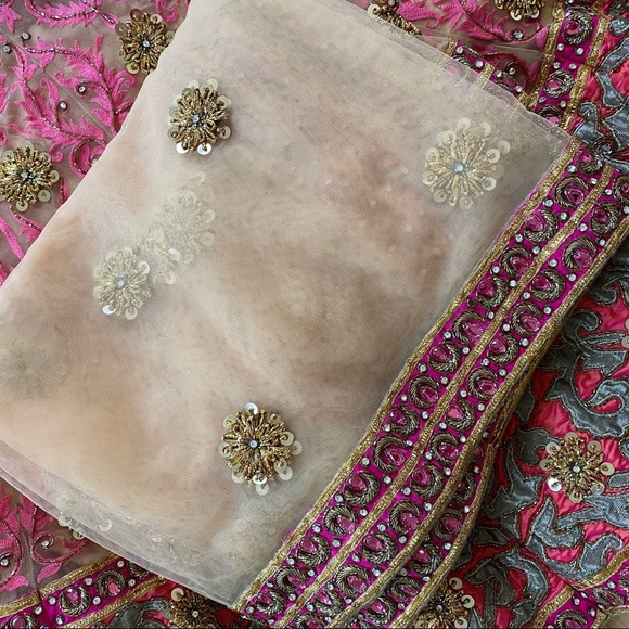 Stunning Lehenga, Jewelry & Accessories - Picture 9 of 15